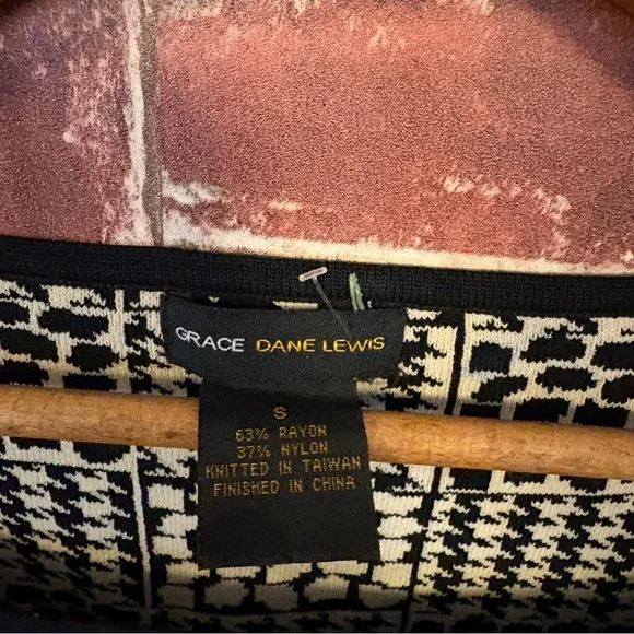 Grace Dane Lewis Chic Black and Cream Women's Top (small) - Picture 7 of 8